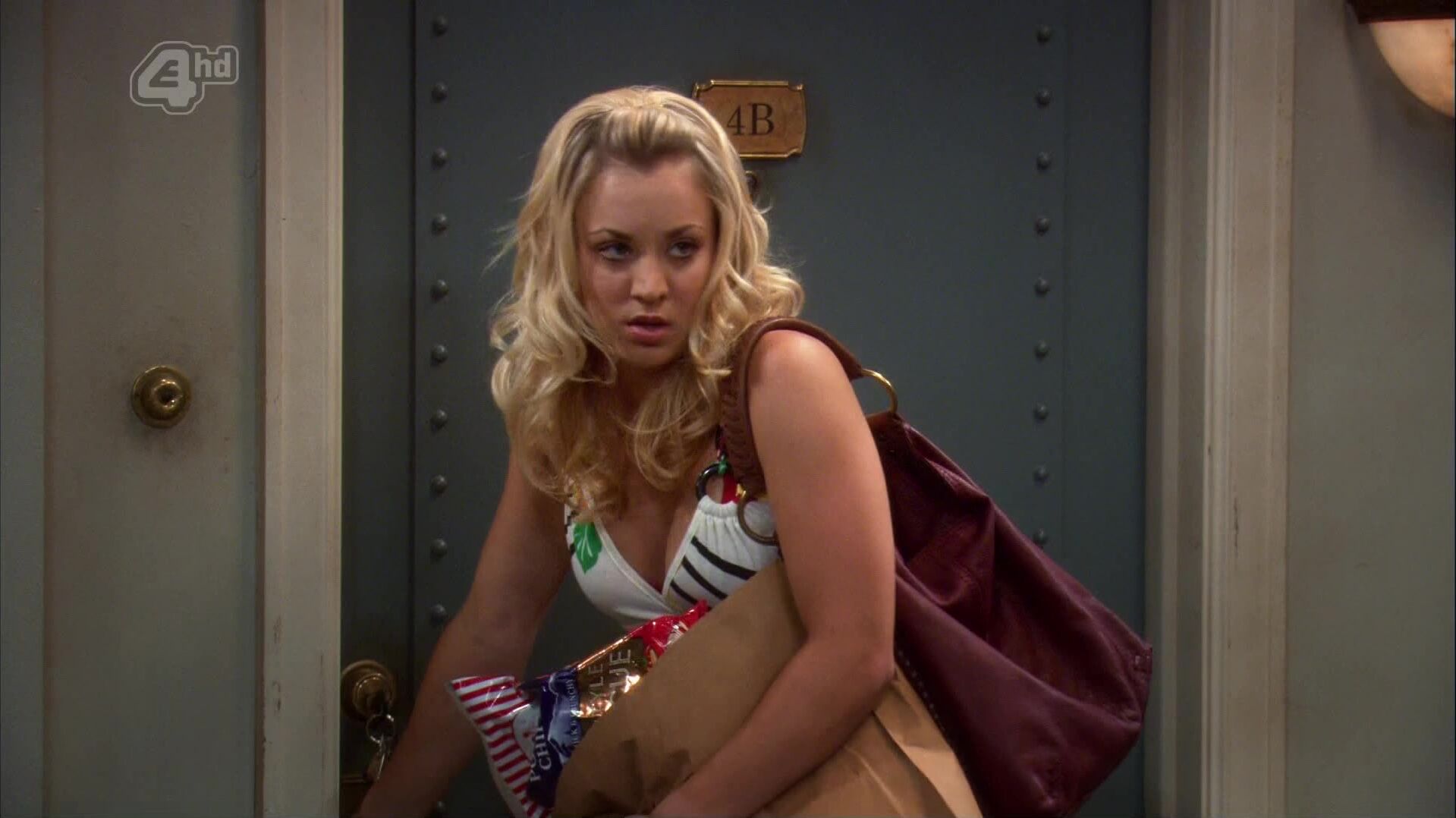 Cleavage on Big Bang Theory HiDef 1080p!