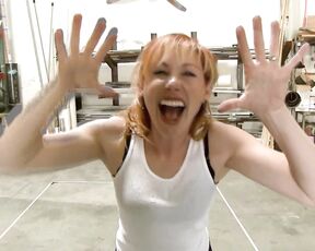 Slight Cleavage on Mythbusters s5e24 HiDef!