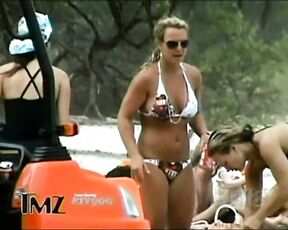 TV Version Paparazzi Bikini Video on the beach Nice Butt shots!