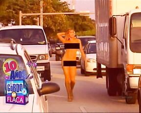 Nude walk in traffic on El Gordo!