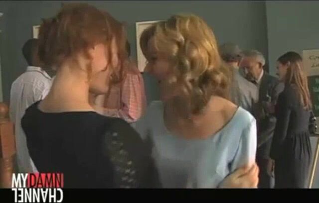 Alicia Witt and Elizabeth Banks Kissing each other in Wainy Days!