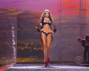 at Victoria Secret 2009 Fashion Show!