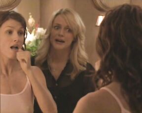 Bridget Moynahan and Heather Graham kissing in Gray Matters!