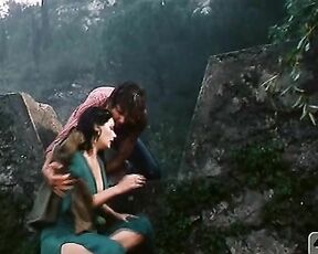 Edwige Fenech and Florence Barnes Completely Naked in La Moglie Vergine!