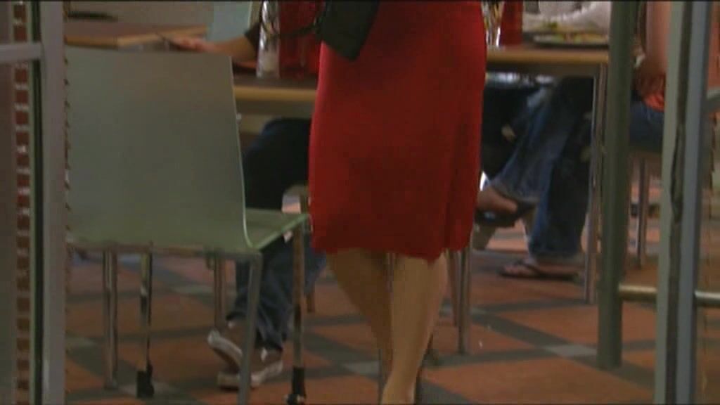 showing Cleavage on Hollyoaks!