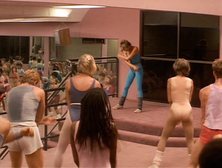 Jamie Lee Curtis and Marilu Henner in spandex with pokers in Perfect!