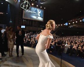 Jennifer Love Hewitt, Kate Walsh, Hayden Panettiere, Christina Aguilera, Joely Fisher and Katherine Heigl at the 59th Emmys!