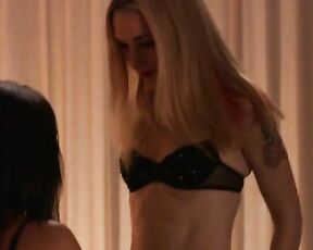 Rachel Miner and Pamela Adlon in Bra and Panties fondling each other on Californication:s01e07!