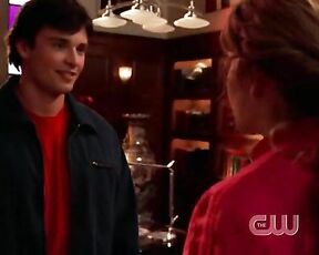 getting her butt grabbed on Smallville s07e01!