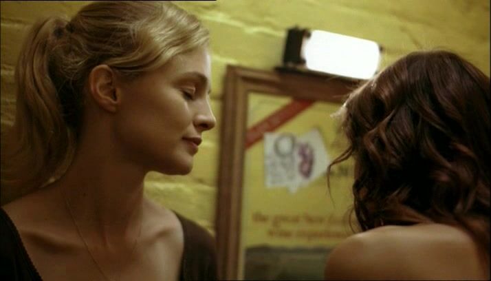 Heather Graham with Jessica Stroup showing Bare Boobs and kissing each other in Broken!