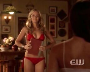 Supergirl in Bikini on Smallville s07e03!