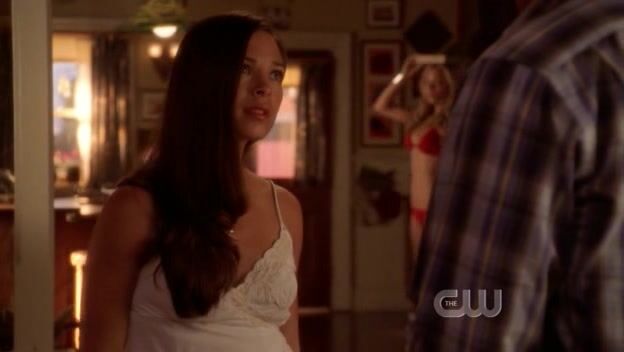 Supergirl in Bikini on Smallville s07e03!