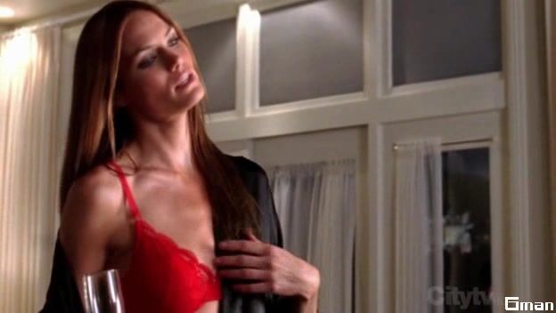 Yvonne Strahovksi and Mini Anden Upskirts and in Underwear on Chuck: s01e04!