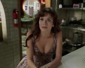 nice Cleavage on Pushing Daisies s1ep3!