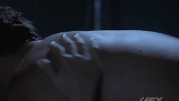 Naked from the side on NipTuck S05E01!