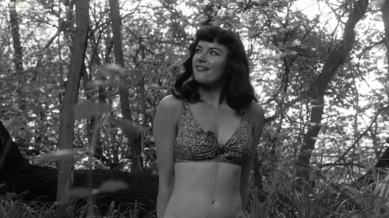 Gretchen Mol and Cara Seymour Nude in The Notorious Bettie Page HD!