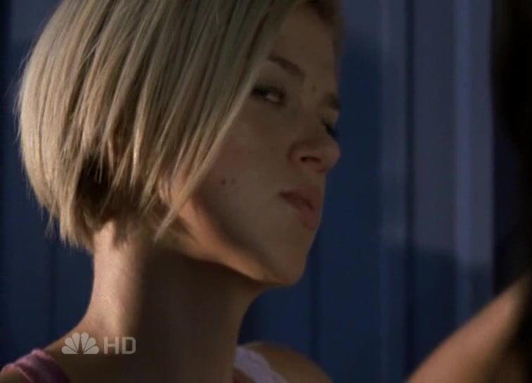 Cleavage on Friday Night Lights S2e7!