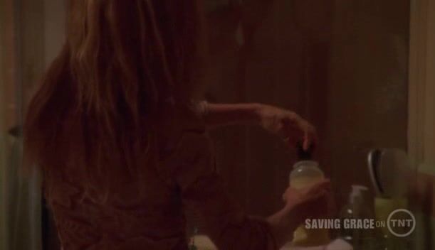 Bottomless and letting people see her naked body in Saving Grace S01E11!