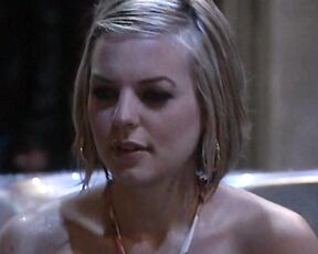 in hottub on General Hospital!