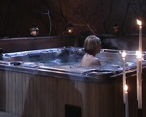 in hottub on General Hospital!