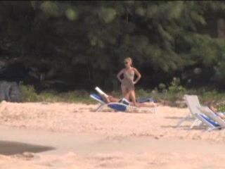 LQ Amateur Video of Her Strolling on the Beach in a Bikini!