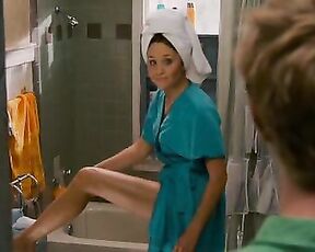 shaving her legs from Sydney White!