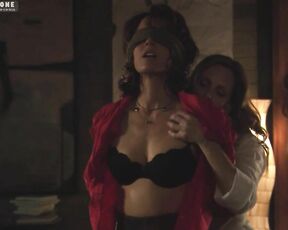 Jennifer Beals and Marlee Matlin in a Bra from The L Word Season 5 Episode 1 (HD Quality)!