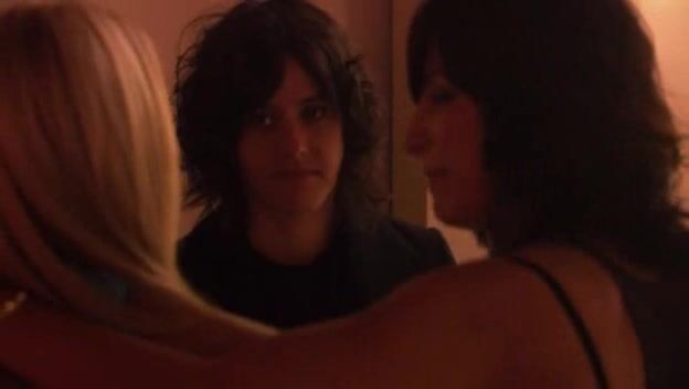 Mia Kirshner, Katherine Moennig, Elizabeth Keener and Alicia Leigh Willis Nude and kissing on The L Word S05E04!