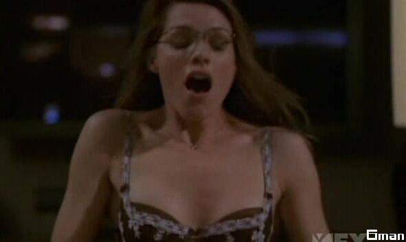 in Bra riding someone on NipTuck s05e11!