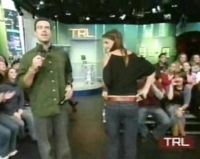 shows her (clothed) butt on TRL!