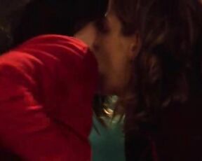 Katherine Moennig, Kate French, Clementine Ford and Unknown kissing and lockerroom nakedness from the L Word S05E10!