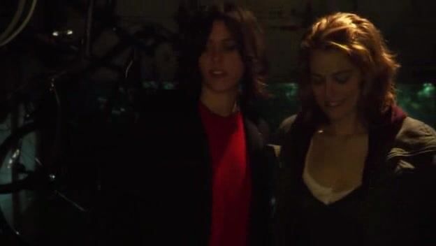 Katherine Moennig, Kate French, Clementine Ford and Unknown kissing and lockerroom nakedness from the L Word S05E10!