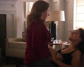 Jennifer Beals and Marlee Matlin kissing each other on the L Word S05 E11!