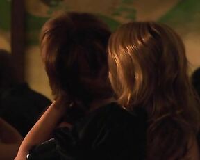 Jennifer Beals and Laurel Holloman kissing on the L Word S05E12!