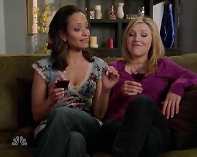 Judy Reyes and Sarah Chalke kissing from Scrubs!