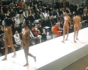 and other Supermodels Completely Nude on runway!