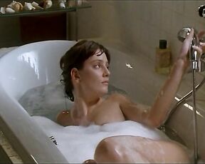 Nude in bath from Au Secours, Jai 30 Ans!