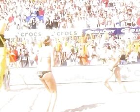 Kerri Walsh and Misty May playing vollyball!