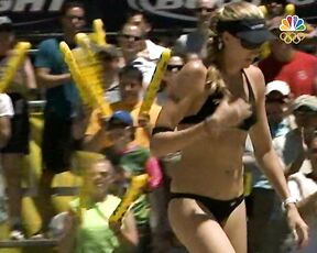 Kerri Walsh and Misty May playing vollyball!