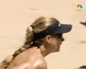 Kerri Walsh and Misty May playing vollyball!